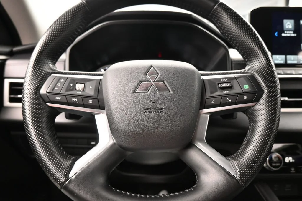 Used 2024 Red Mitsubishi SE Black Edition image 25