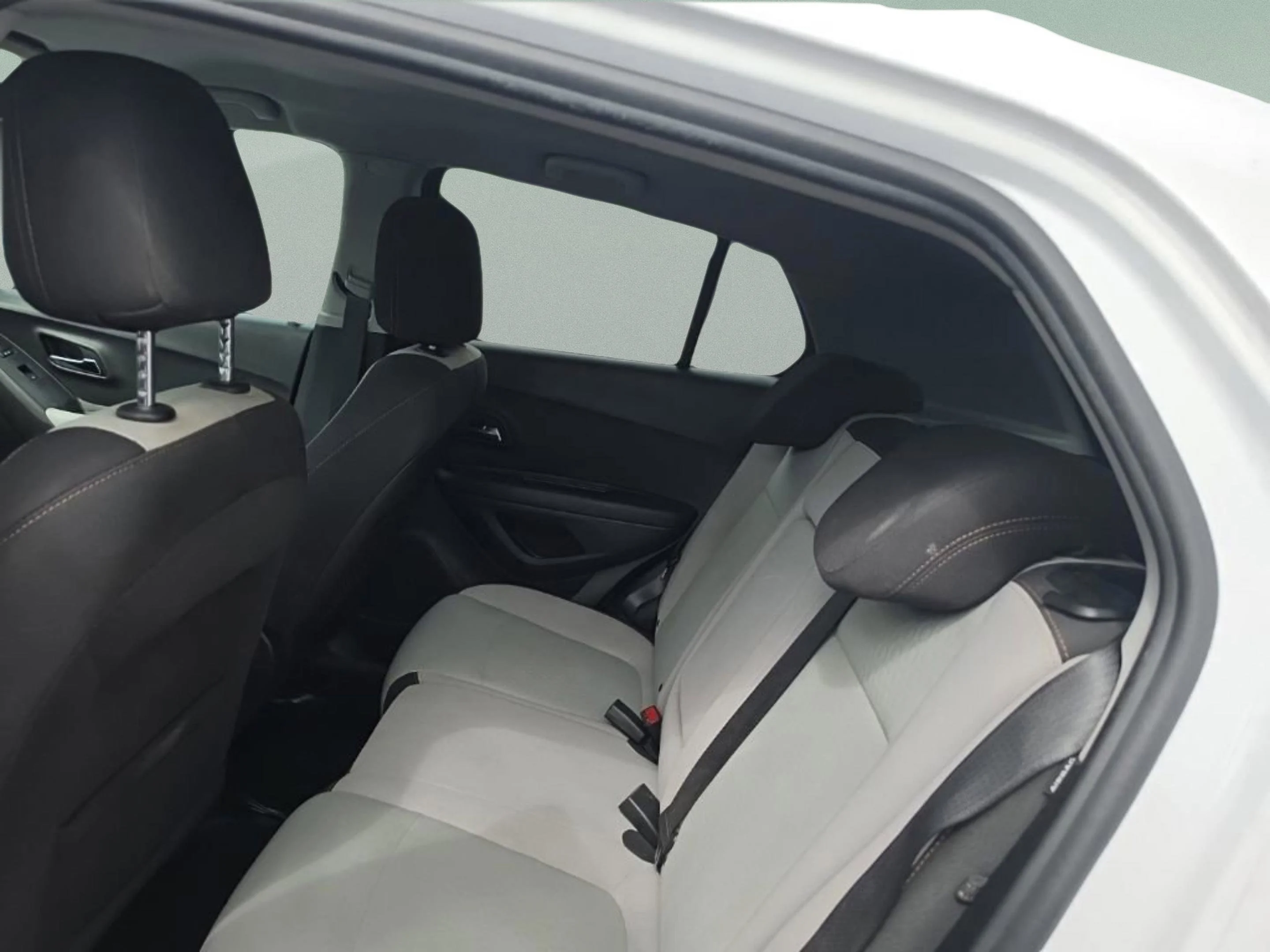 Used 2020 SUMMIT WHITE Chevrolet LS image 27