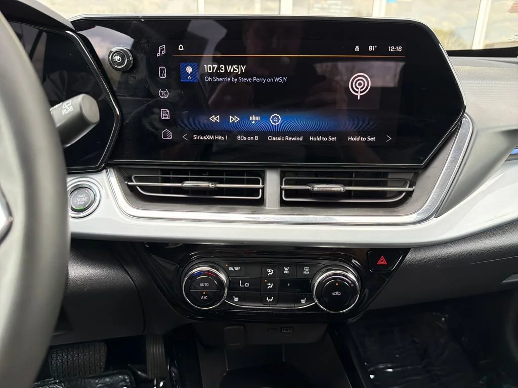 2025 Chevrolet Trax LT - Photo 21