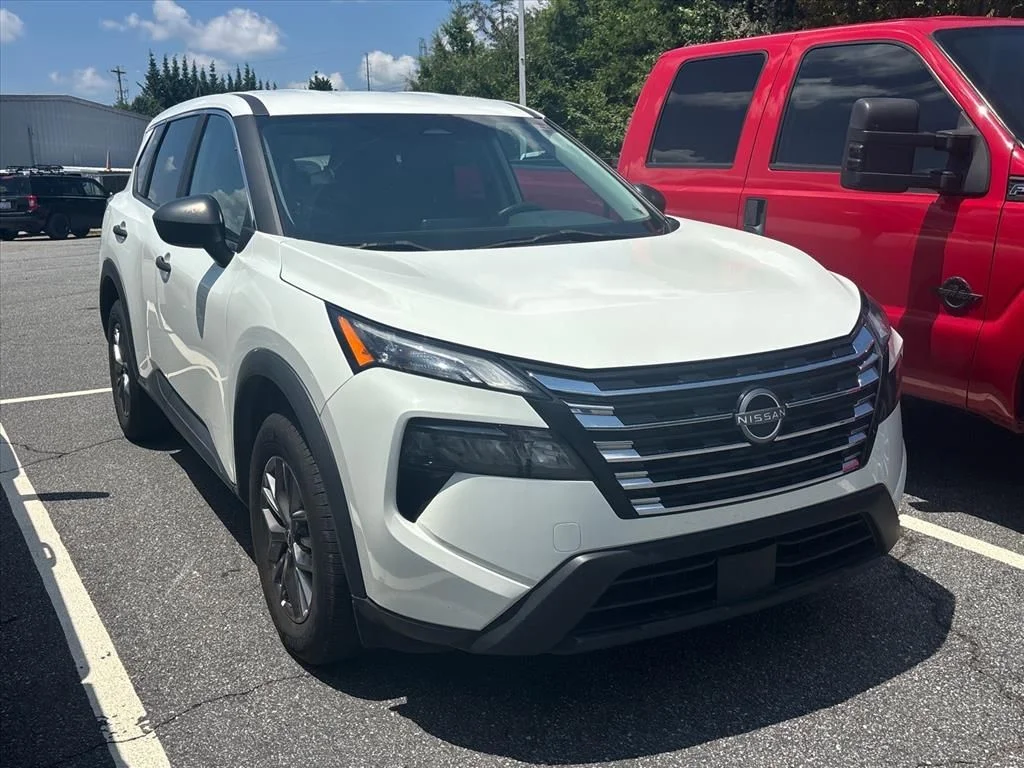 Used 2024 White Nissan S image 5