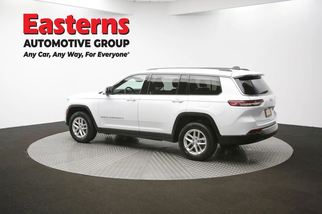 Used 2023 White Jeep Laredo image 66