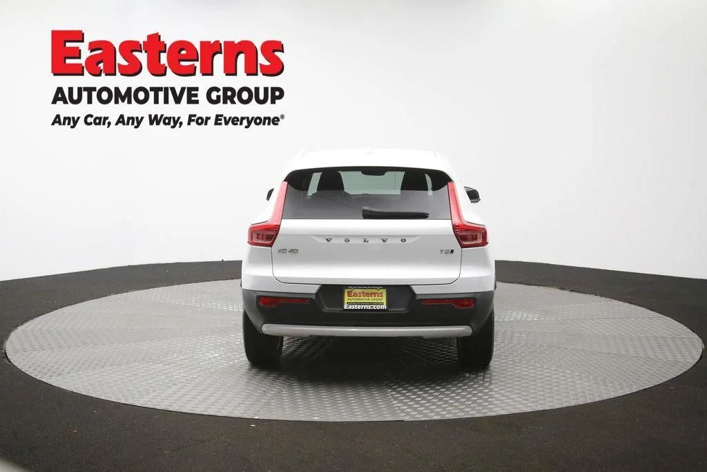 Used 2022 White Volvo Momentum image 37