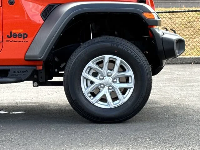 Used 2023 Punkn Metallic Clearcoat Jeep Sport S image 8