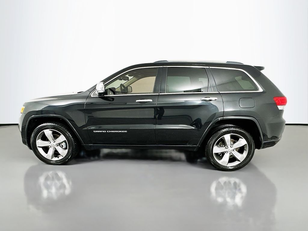 Used 2014 Brilliant Black Crystal Pearlcoat Jeep Overland image 8