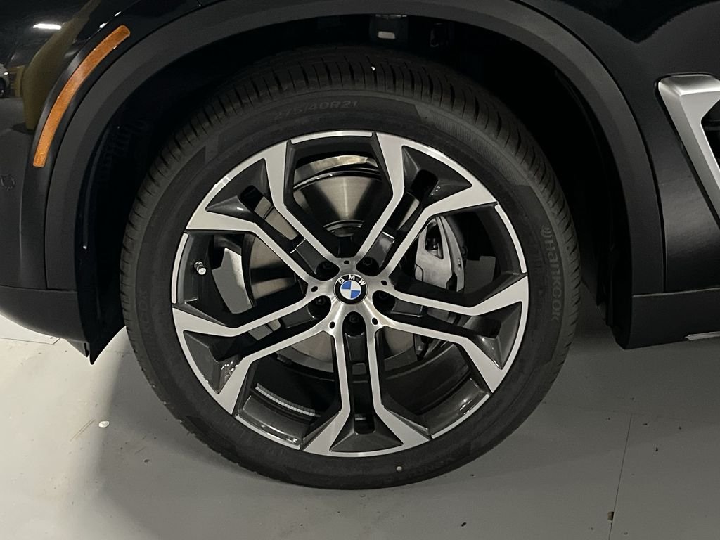 Used 2026 Black Sapphire Metallic BMW xDrive40i image 10