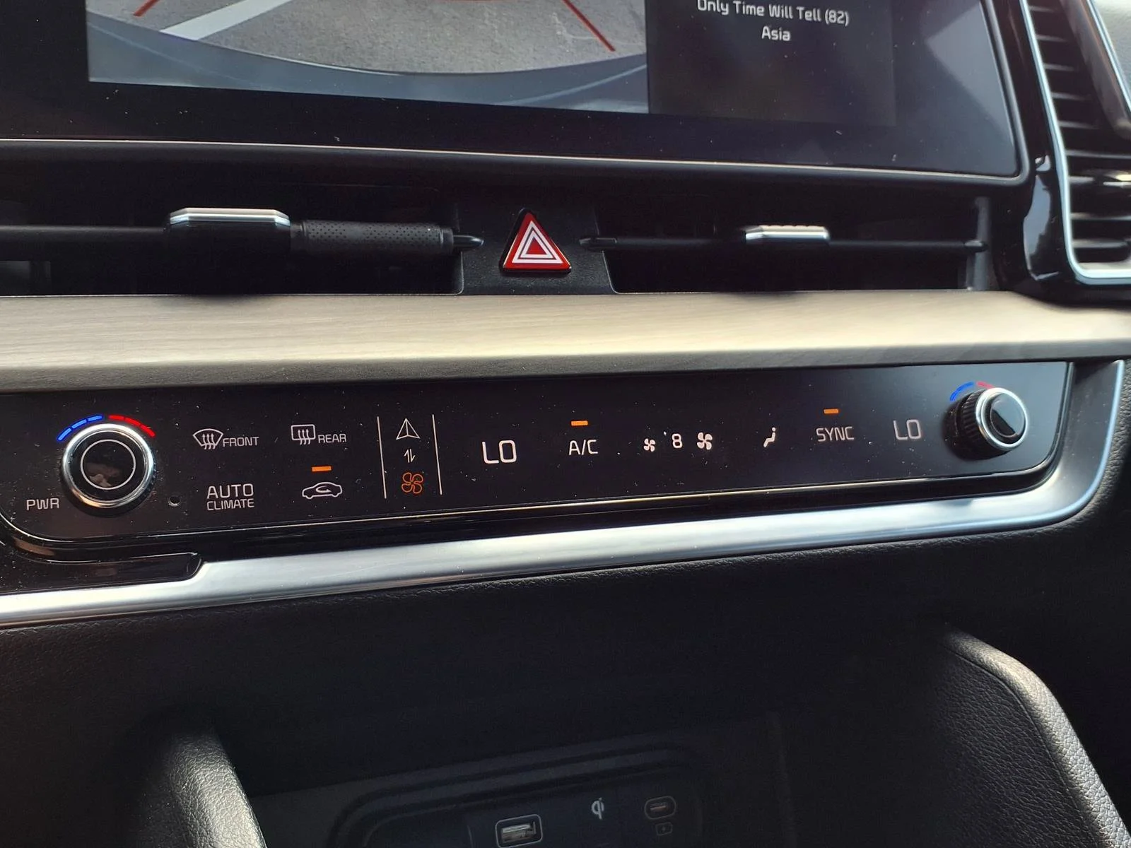 Used 2025 Wolf Gray Kia X-Line image 11