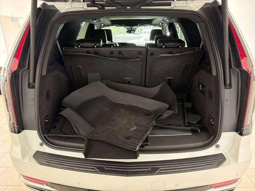 Used 2022 White Cadillac Premium Luxury image 38