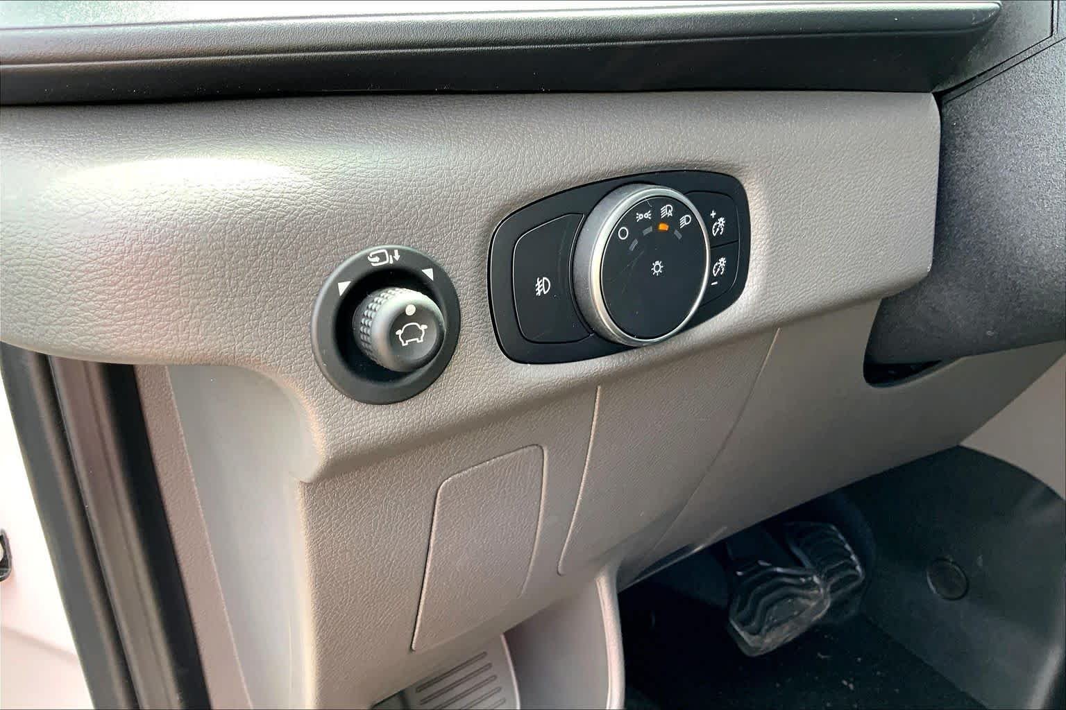 New 2026 Oxford White Ford Passenger Van XLT image 17