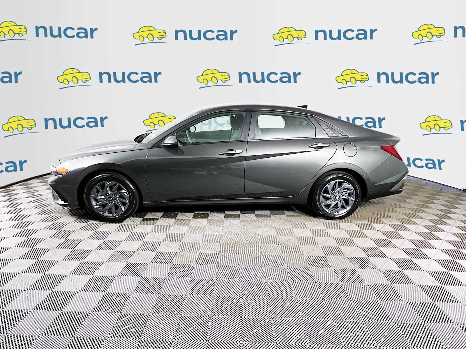 Used 2024 Amazon Gray Hyundai SEL image 4