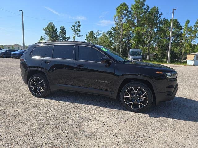 New 2026 Diamond Black Crystal Pearl-Coat Exterior Paint Jeep Overland image 2