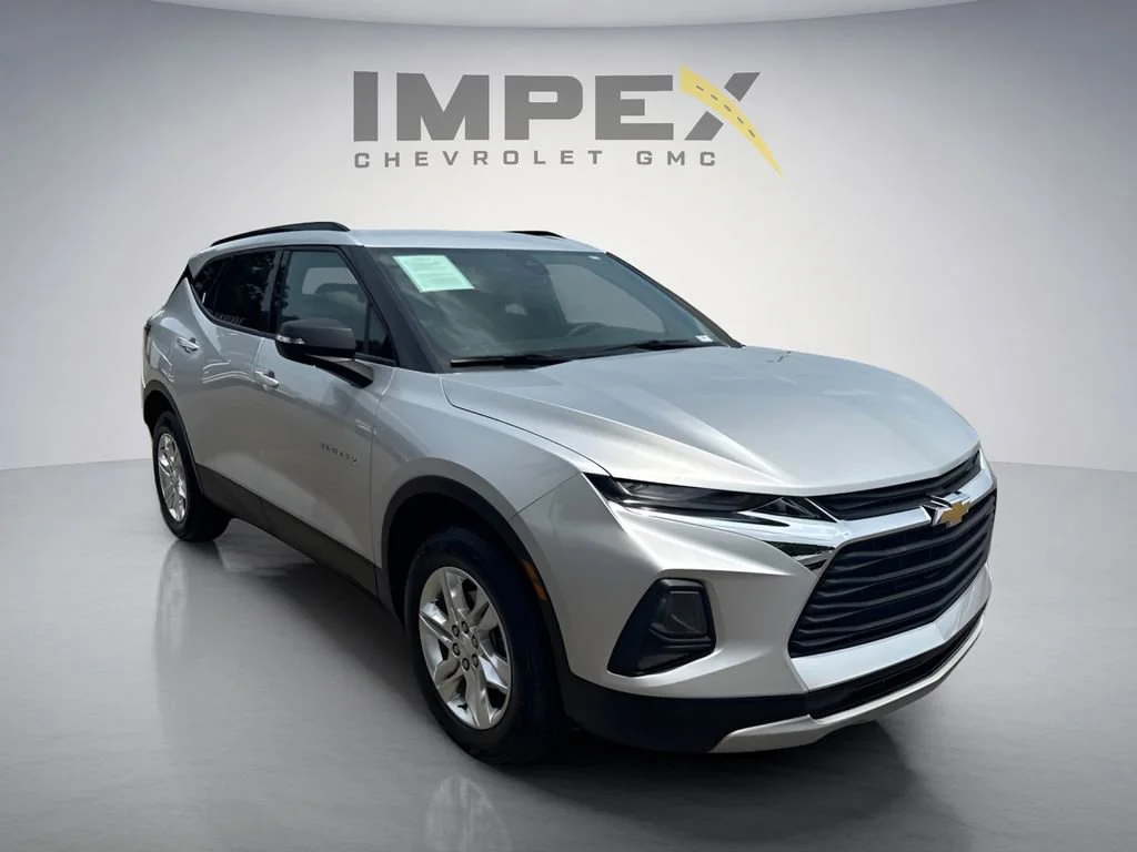 Used 2022 Silver Ice Metallic Chevrolet 2LT image 7