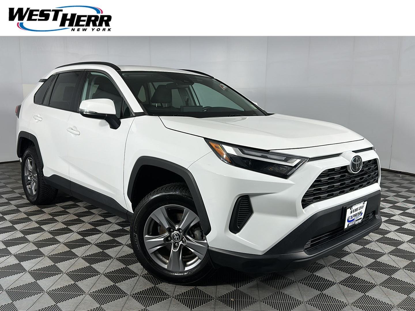 Used 2022 White Toyota XLE image 1