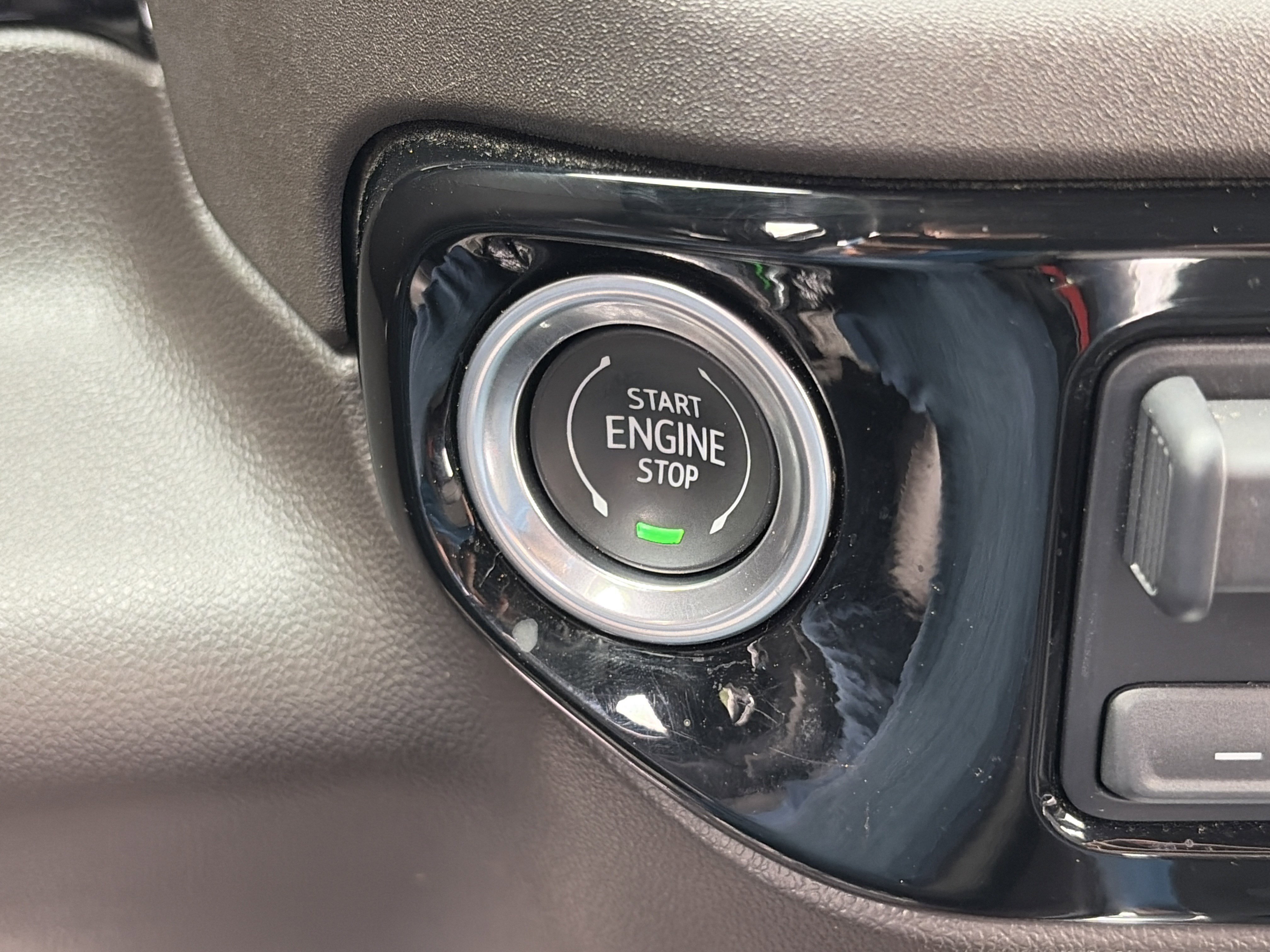 2024 GMC Sierra 1500 SLT - Photo 12