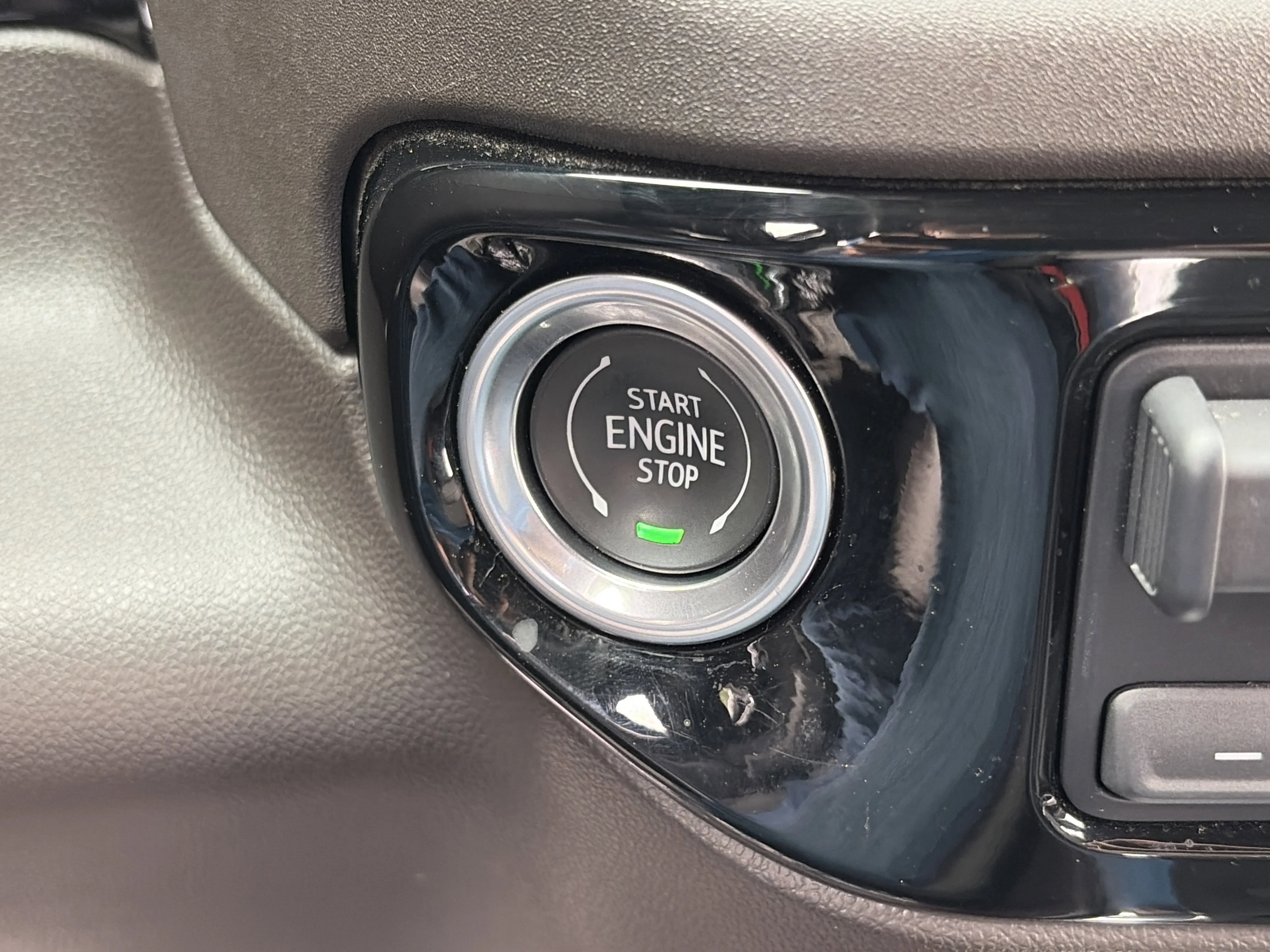 2024 GMC Sierra 1500 SLT - Photo 12