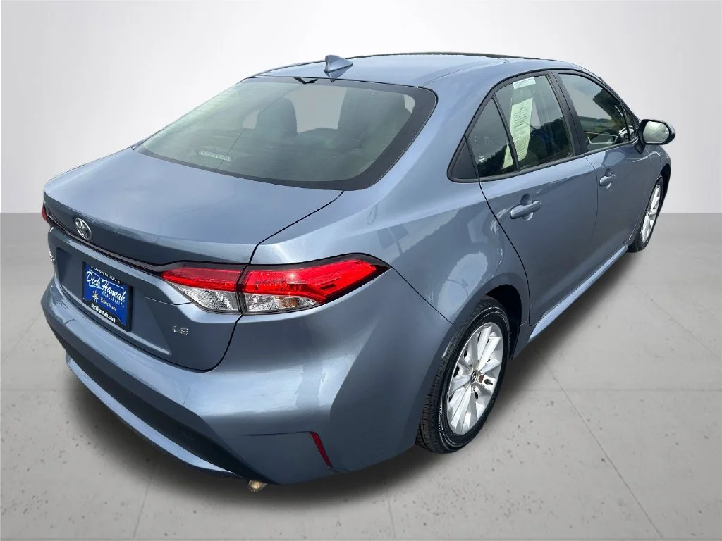 Certified Used 2022  Toyota LE image 8