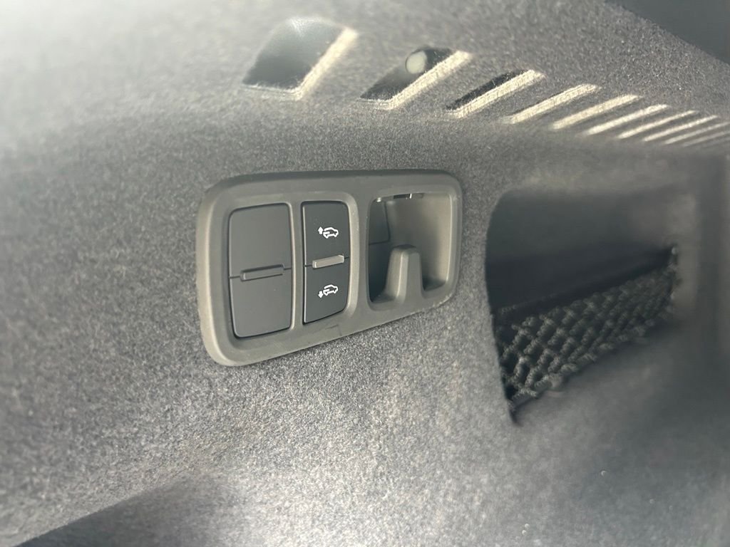 Used 2024  Audi 4.0T image 39
