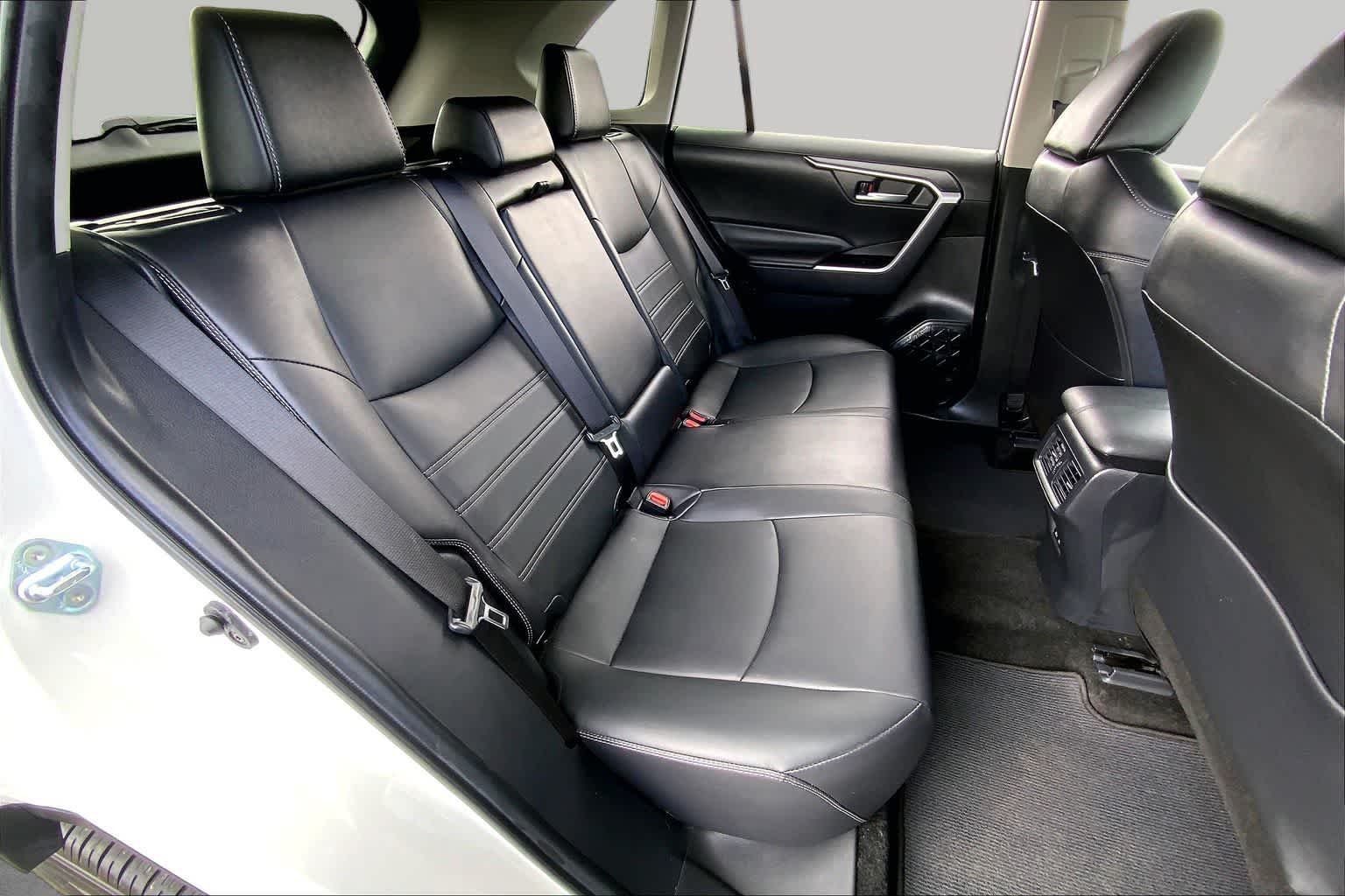 Used 2025 Wind Chill Pearl Toyota XLE Premium image 19