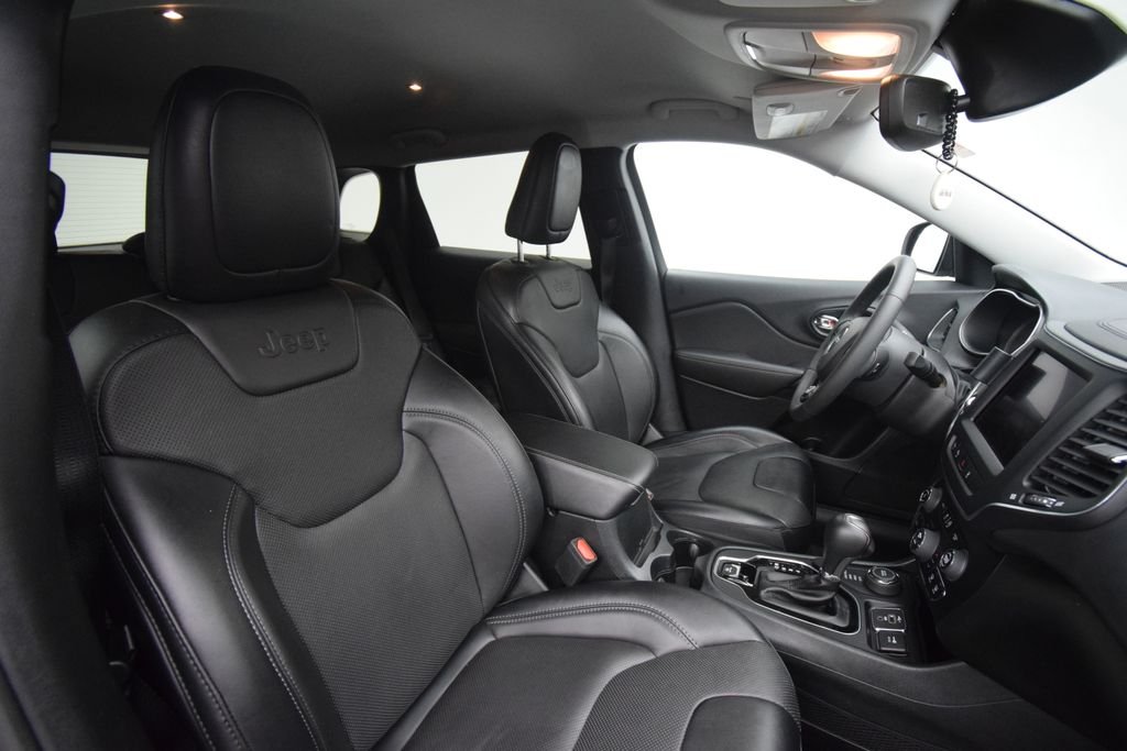 Used 2023 Gray Jeep Altitude image 11