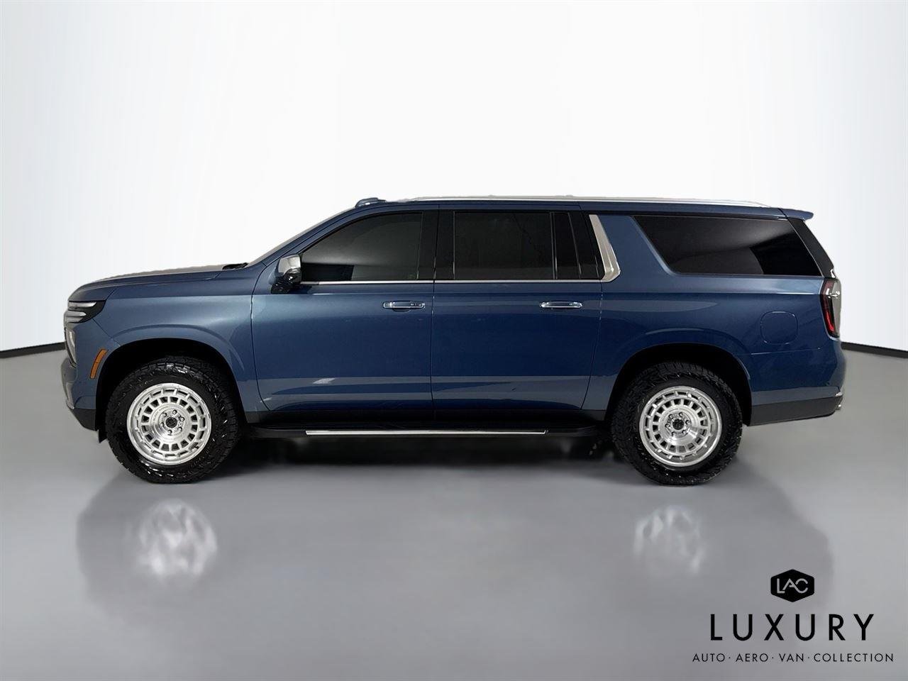 Used 2025 Lakeshore Blue Metallic Chevrolet Premier image 9