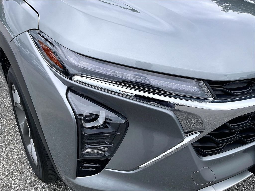 Used 2024 Sterling Gray Metallic Chevrolet LT image 29