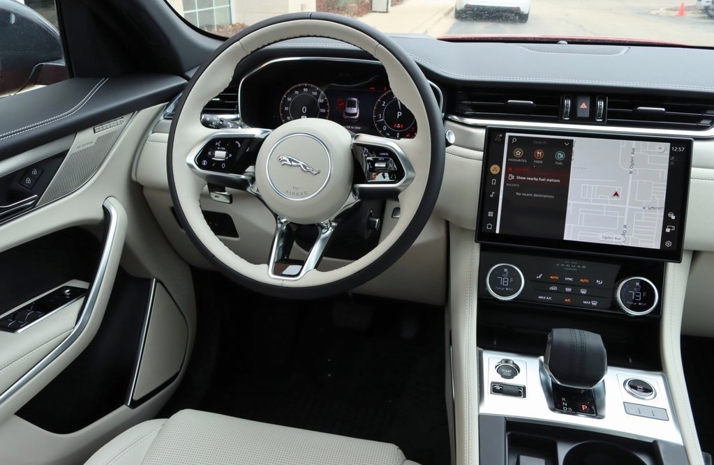 2026 JAGUAR F-PACE - Image 15