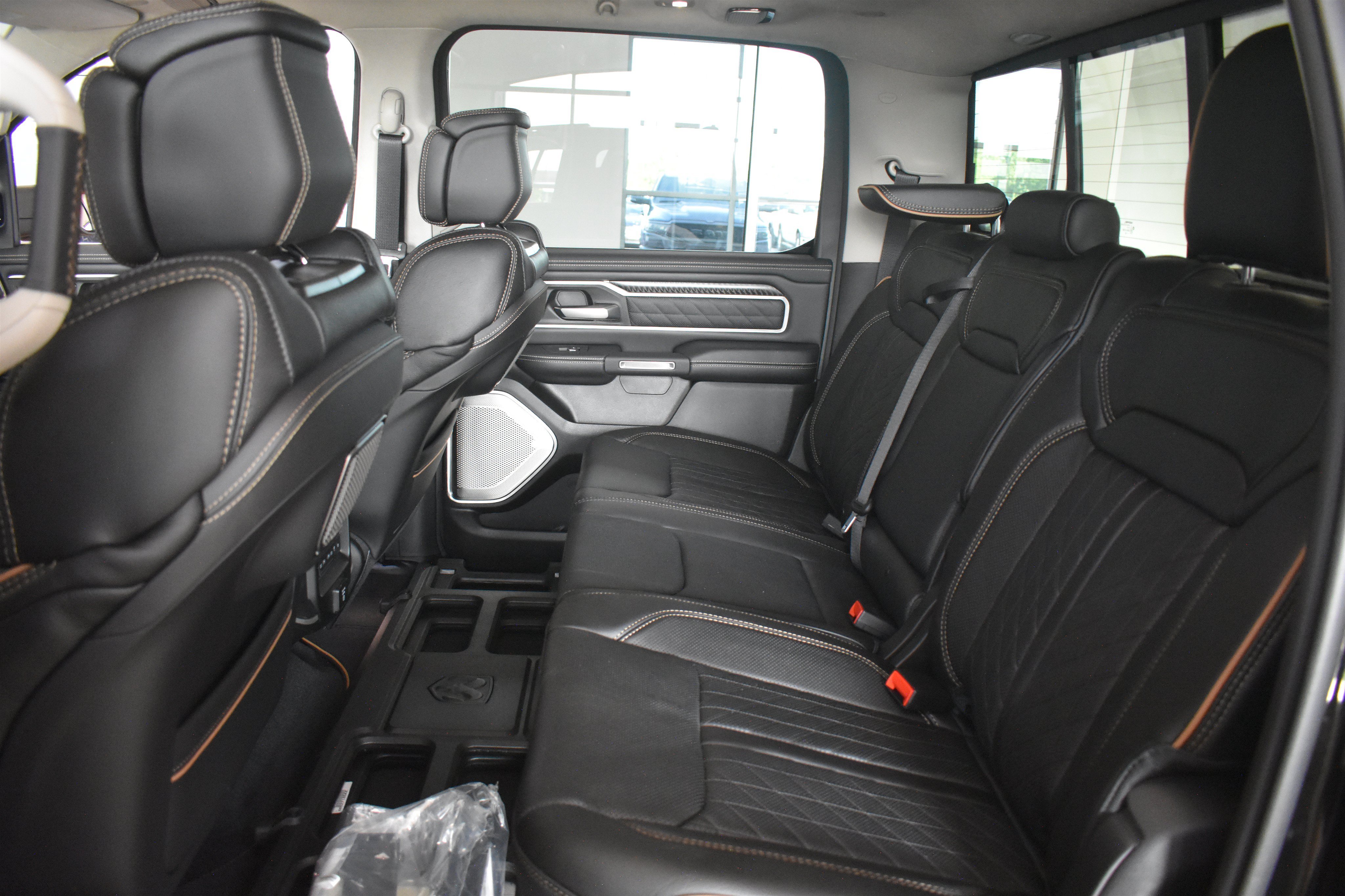 New 2026 Diamond Black Crystal Pearl-Coat Exterior Paint RAM Tungsten image 18