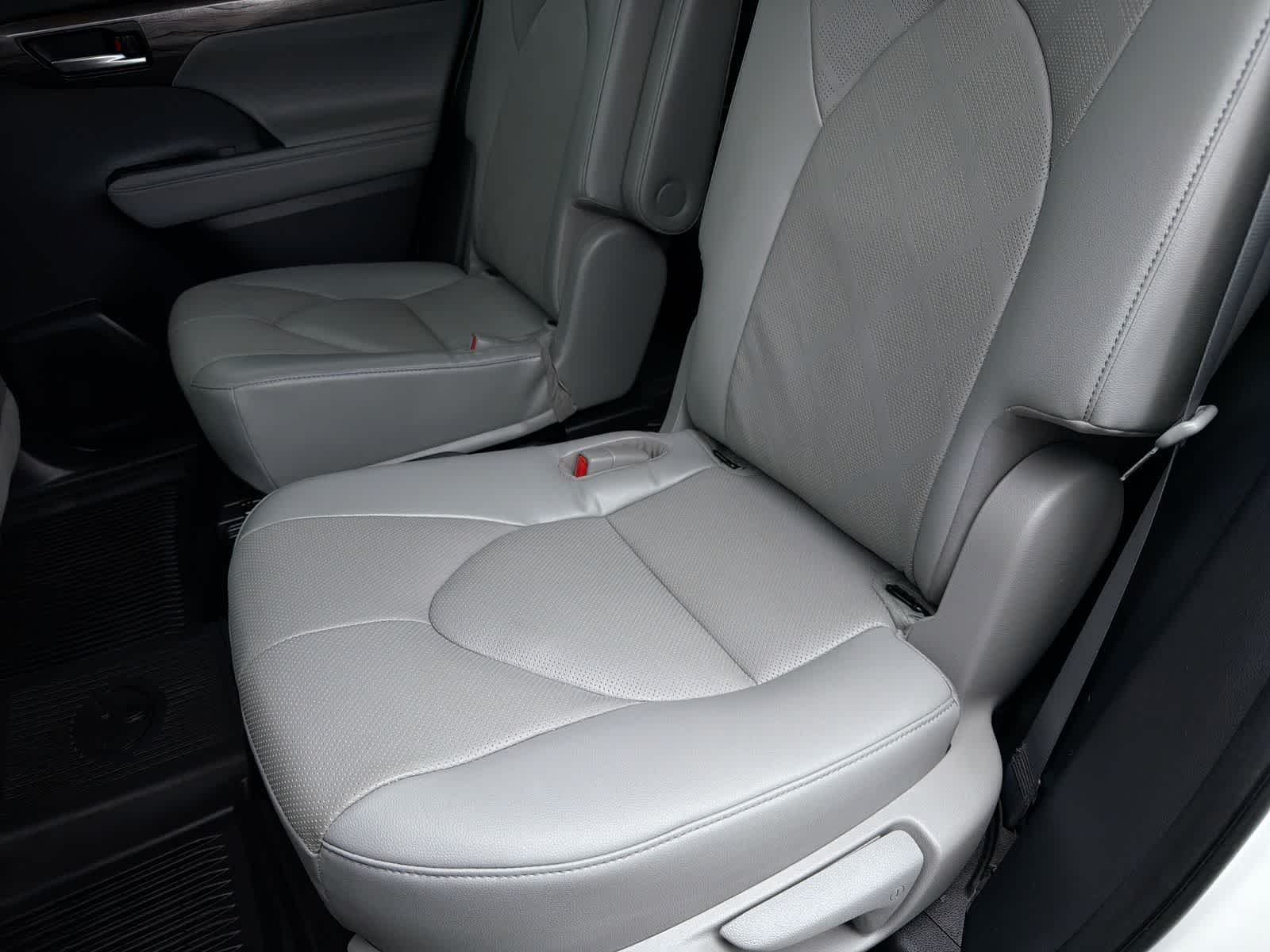 Used 2023 Wind Chill Pearl Toyota Platinum image 21
