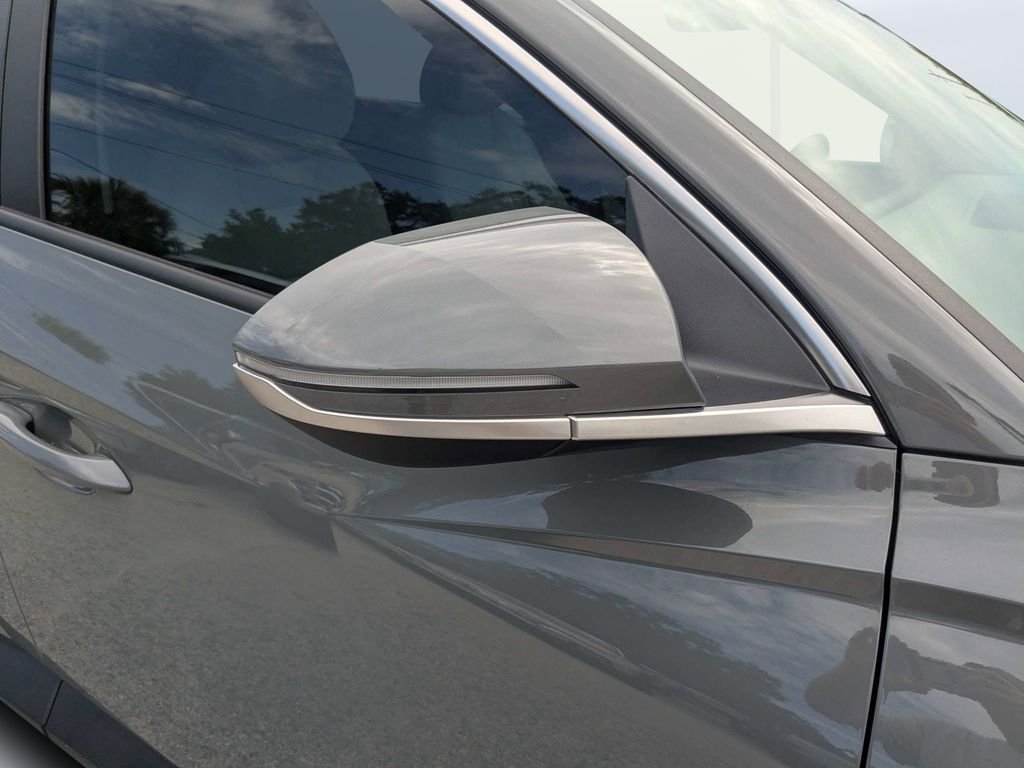 Used 2025 Gray Hyundai SEL Convenience image 11