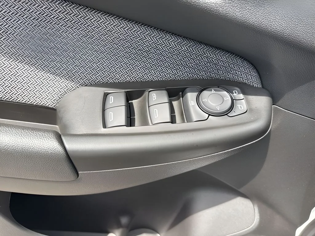 Used 2025 White Chevrolet LT image 25