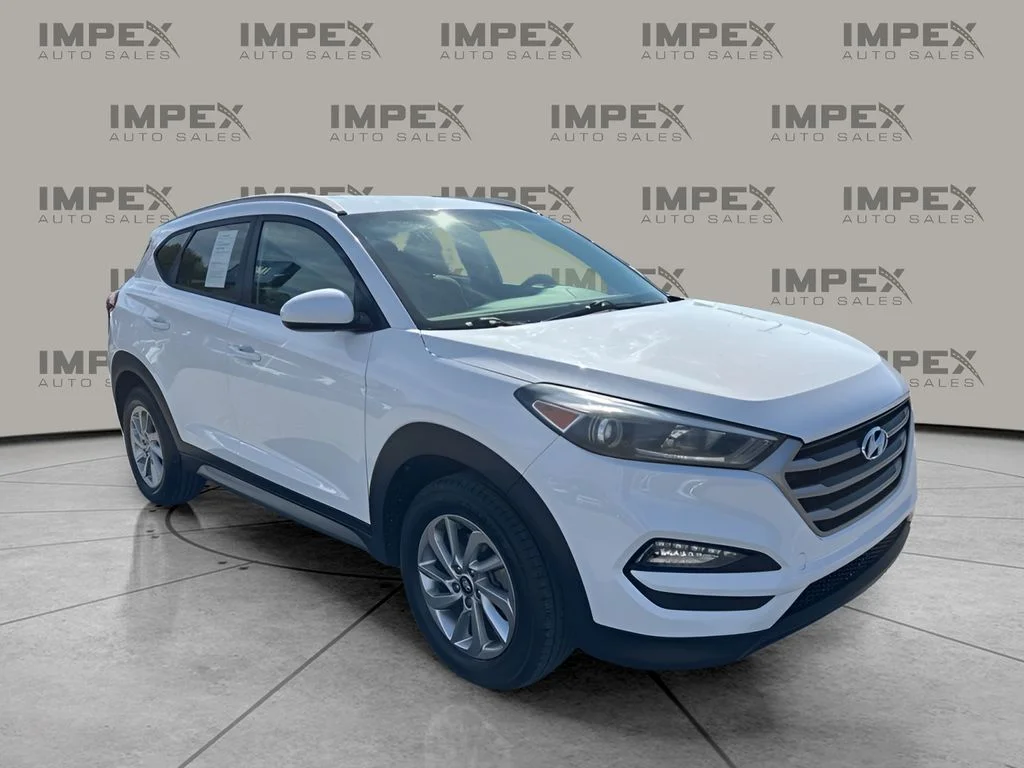 Used 2017 White Hyundai SE image 7