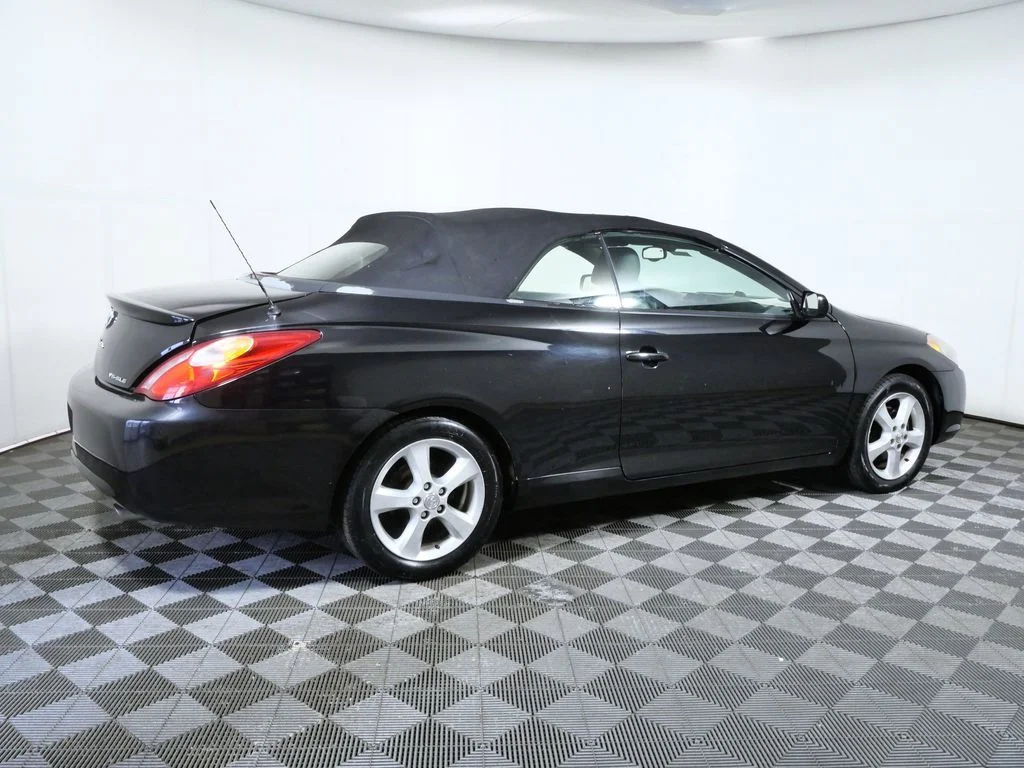 Used 2004 Black Toyota SLE image 8