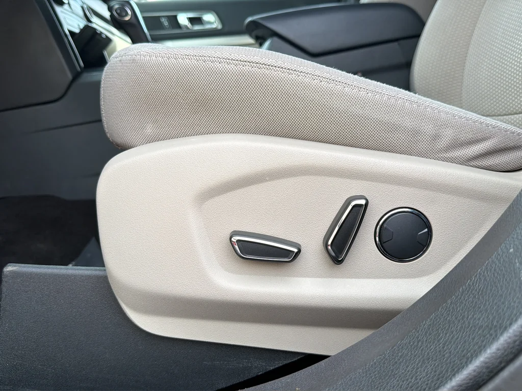 Used 2018 Red Ford XLT image 18