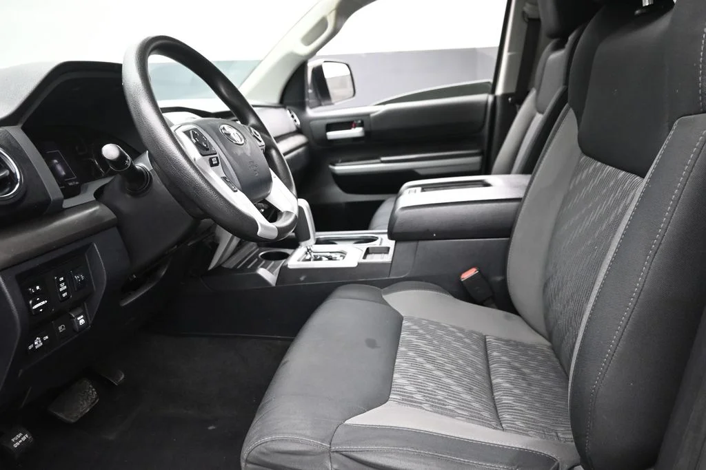 Used 2020 White Toyota SR5 image 16