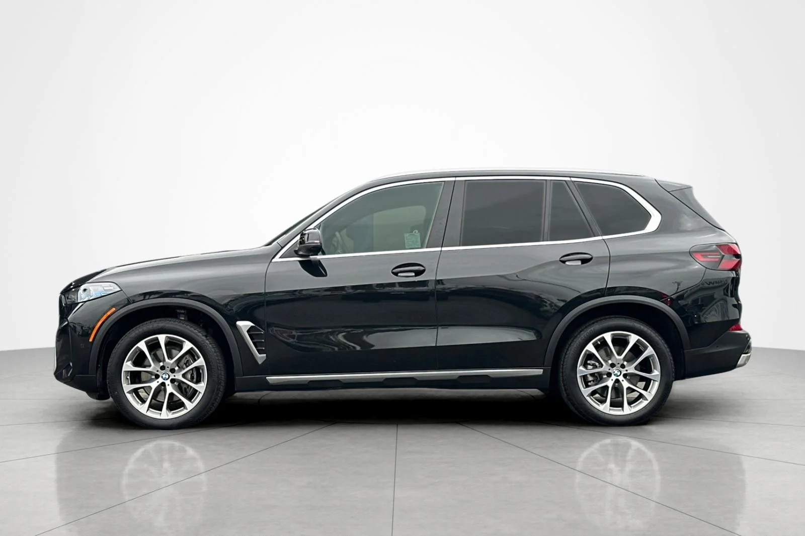 Used 2025 BLACK BMW sDrive40i image 2