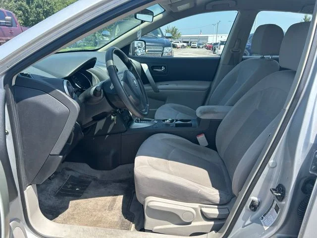 Used 2013 Silver Nissan S image 16