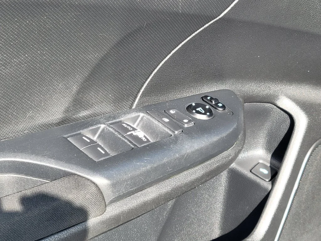 Used 2016 Lunar Silver Metallic Honda LX image 18