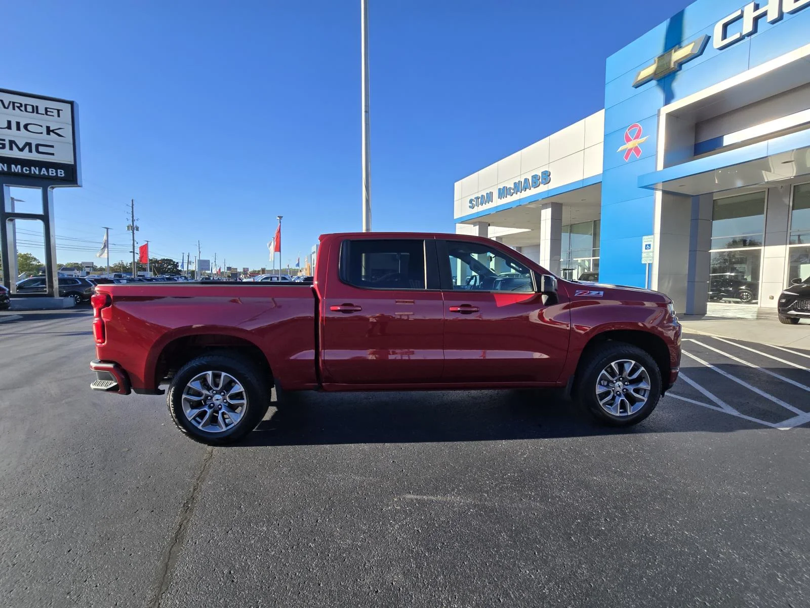 Used 2019 CAJUN RED TINTCOAT Chevrolet RST image 8