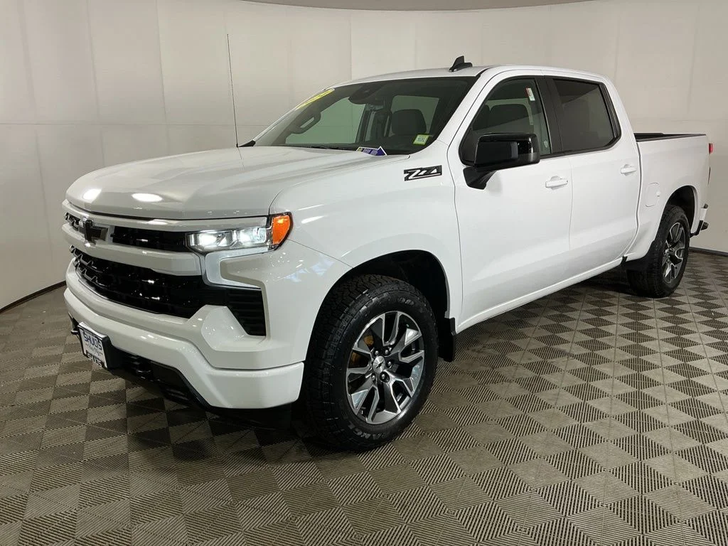 Used 2024 White Chevrolet RST image 4