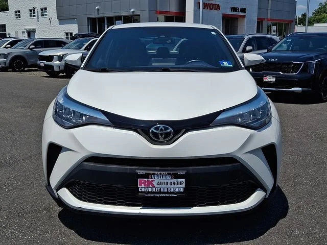 Used 2020 White Toyota XLE image 3