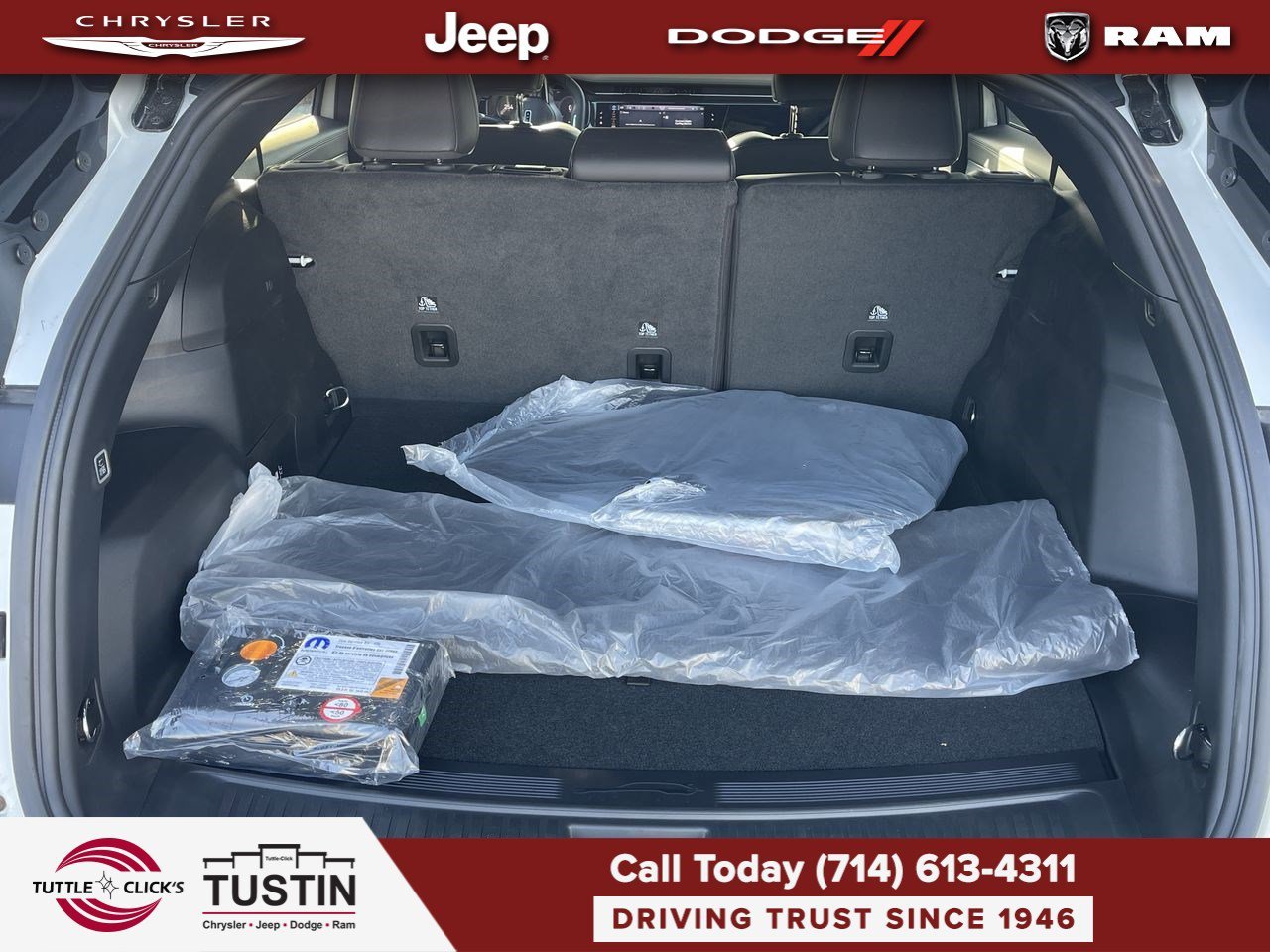 New 2025 Bright White Clear-Coat Exterior Paint Jeep Limited image 27