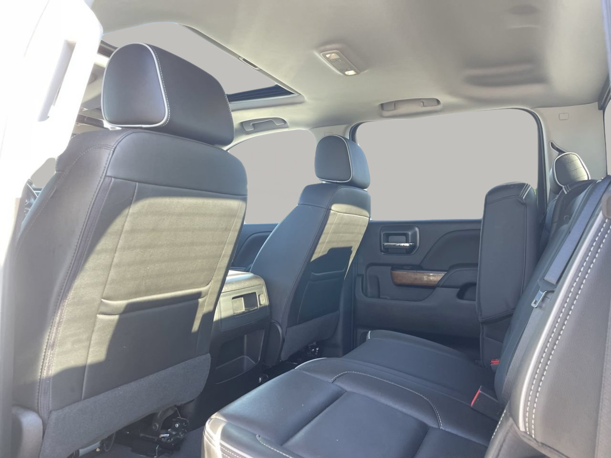 Used 2019 Summit White Chevrolet High Country image 17