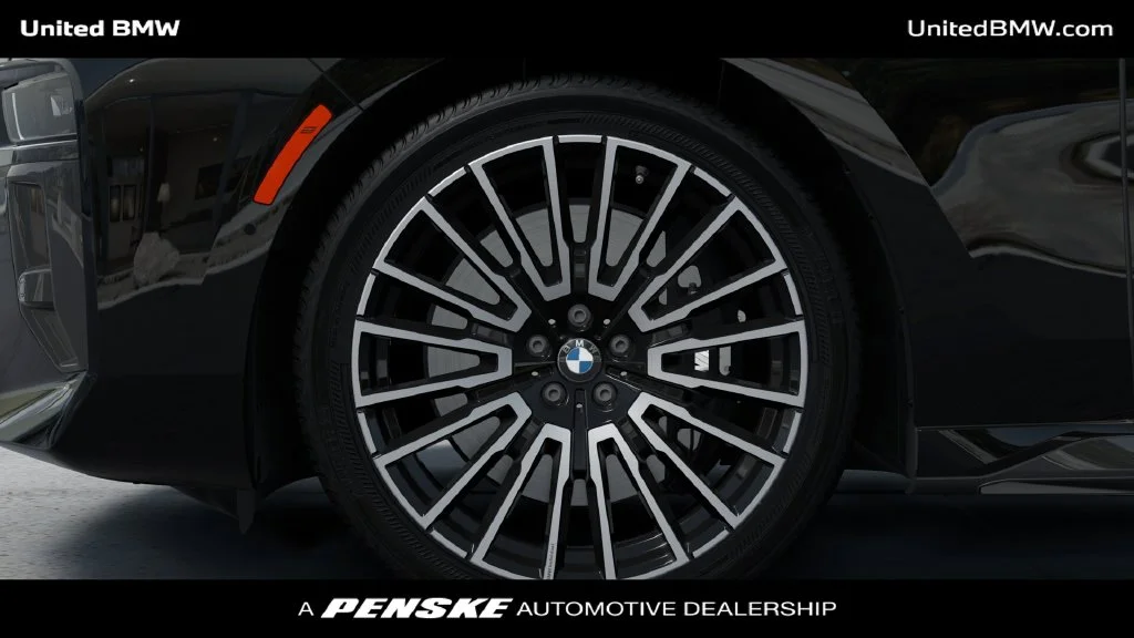 New 2026 Black Sapphire Metallic BMW 740i image 33