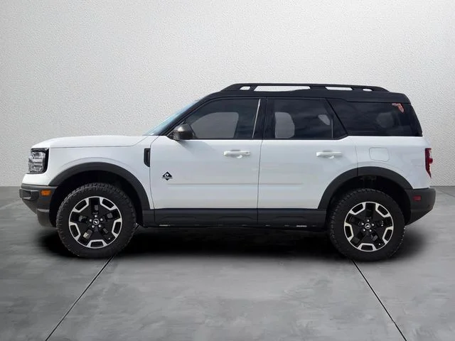 Used 2022 White Ford Outer Banks image 2