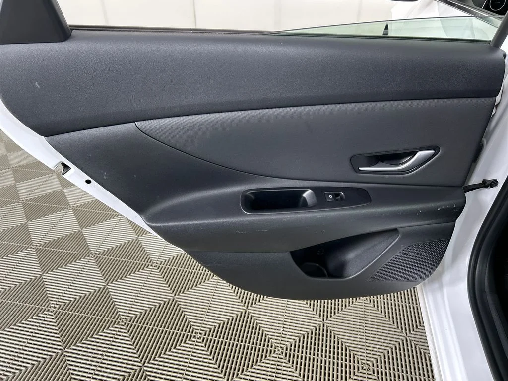 Used 2024 White Hyundai SEL image 16