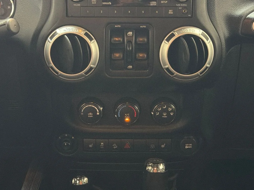 Used 2016 Rhino Clearcoat Jeep Unlimited Rubicon image 17