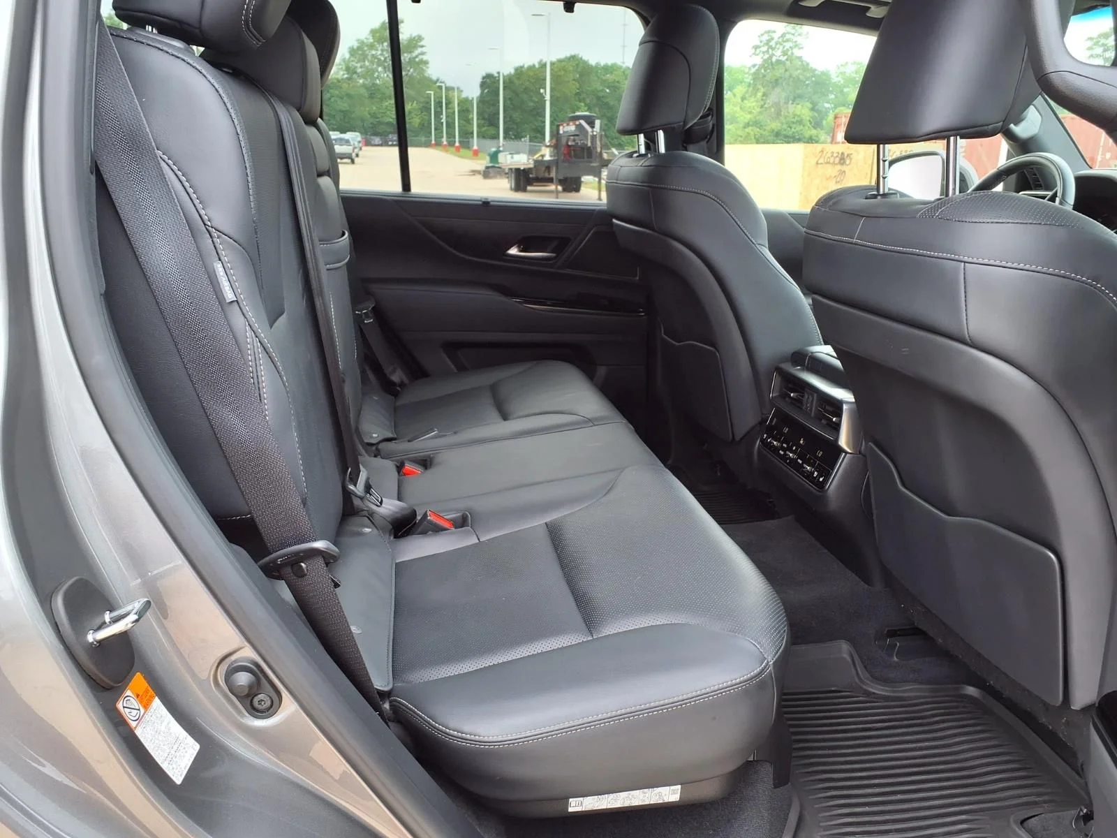 Used 2024 Gray Lexus 600 Luxury image 18