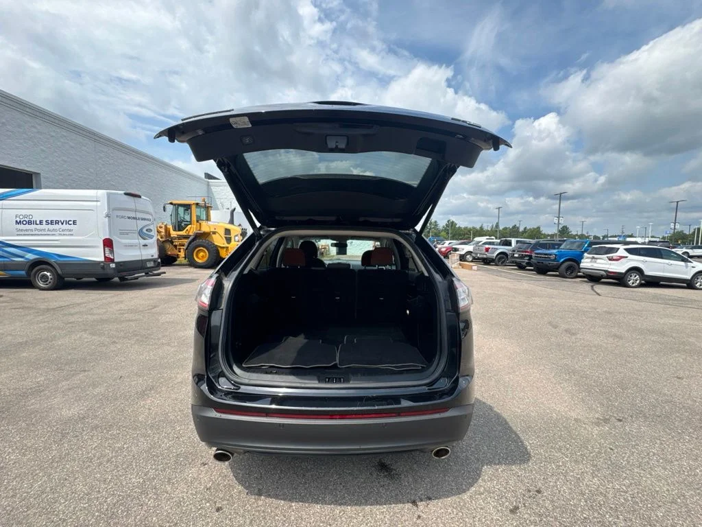Used 2018 Shadow Black Ford SEL image 24