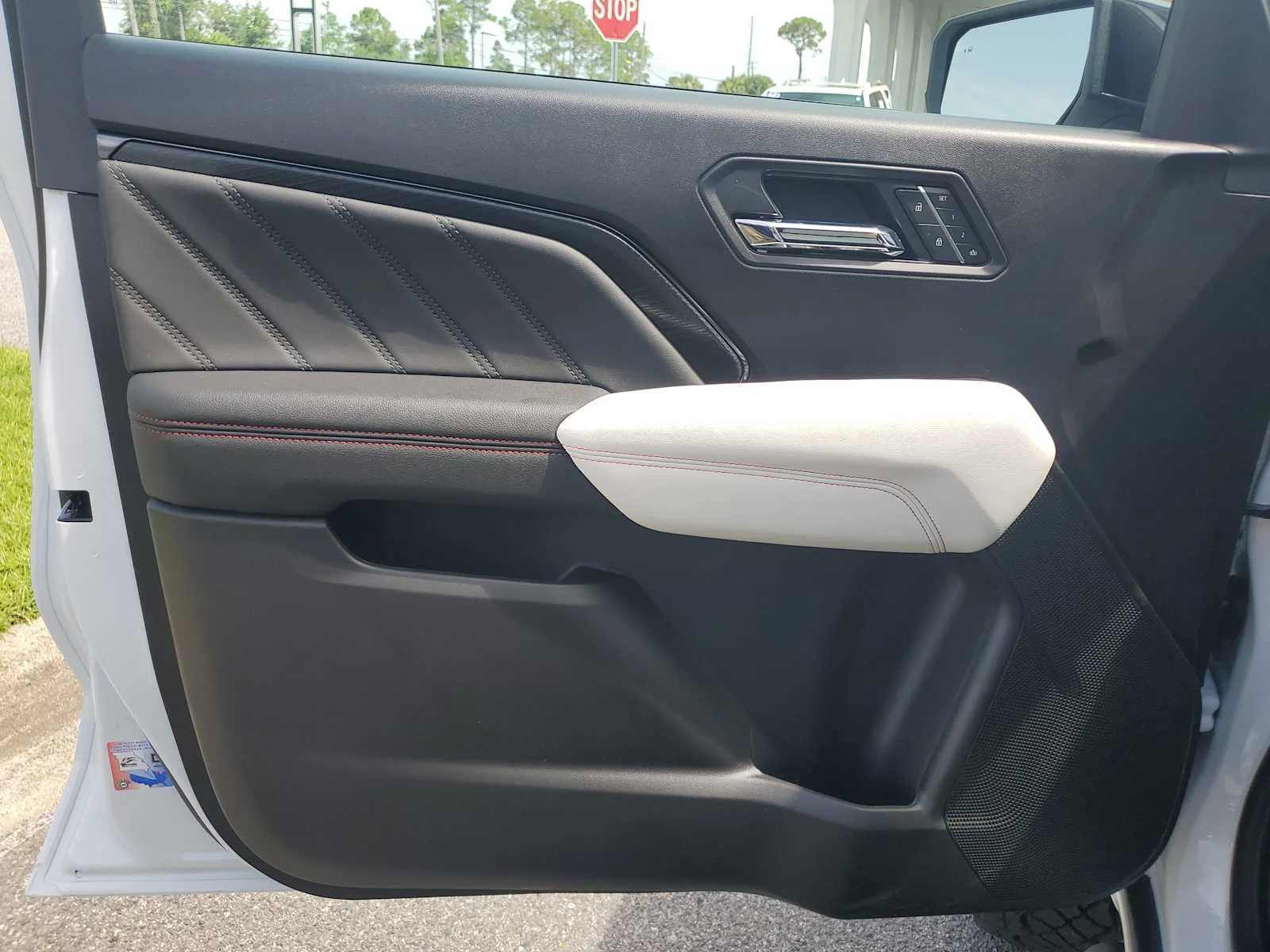 New 2026 Summit White GMC AT4X image 22