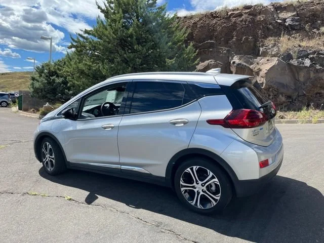 Used 2021 Silver Ice Metallic Chevrolet Premier image 11