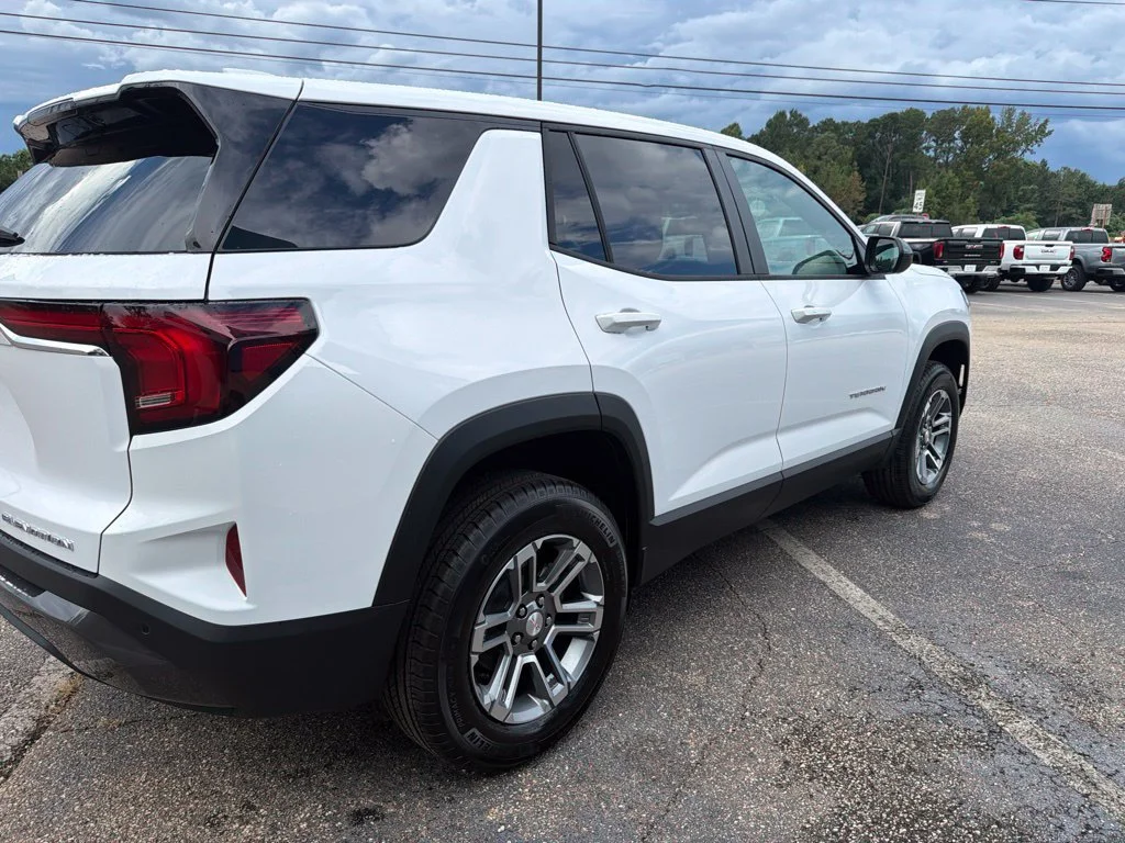 New 2027 Summit White GMC Elevation image 5